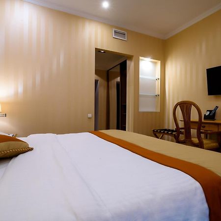 Cosmonaut Hotel Karaganda Bagian luar foto