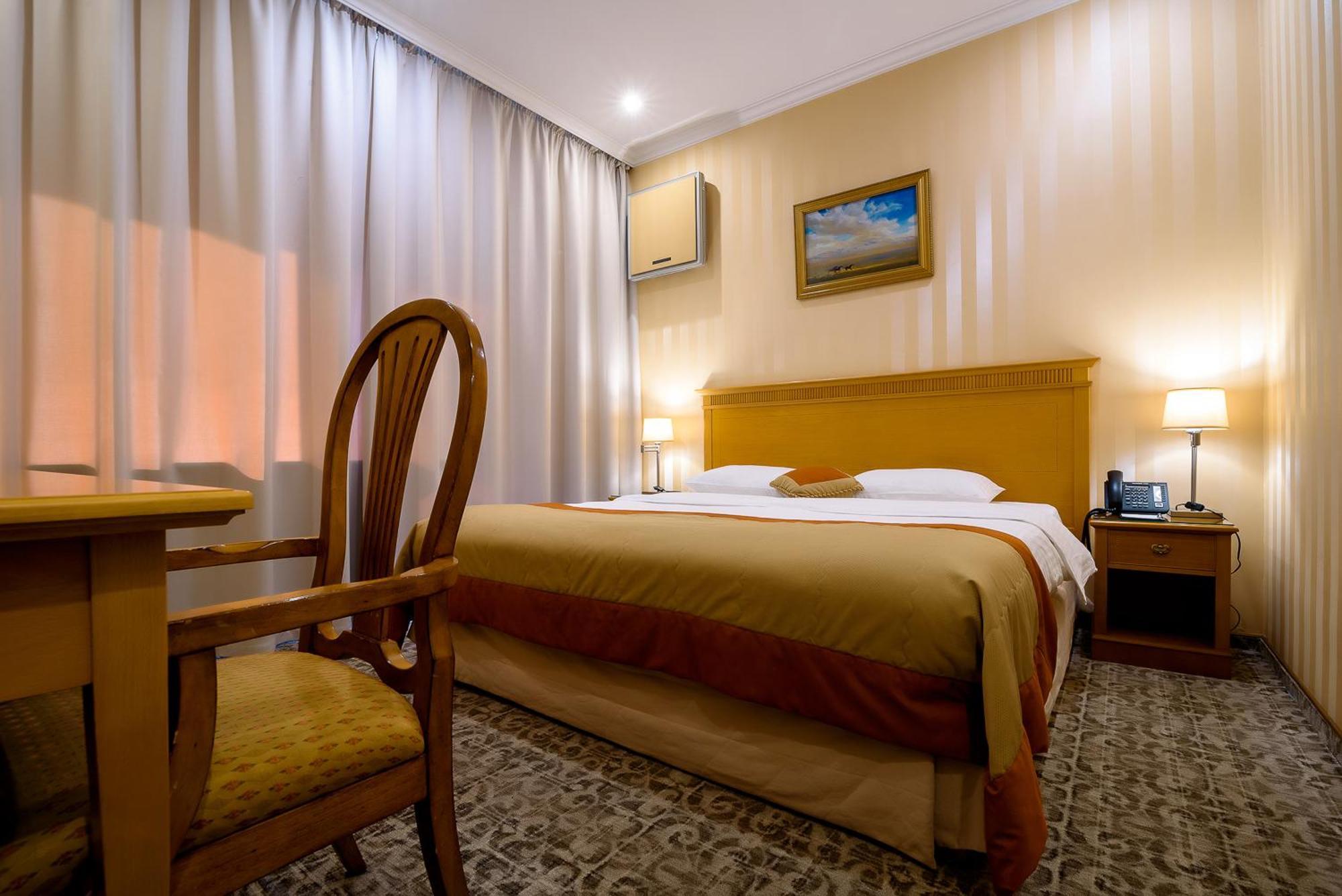 Cosmonaut Hotel Karaganda Bagian luar foto